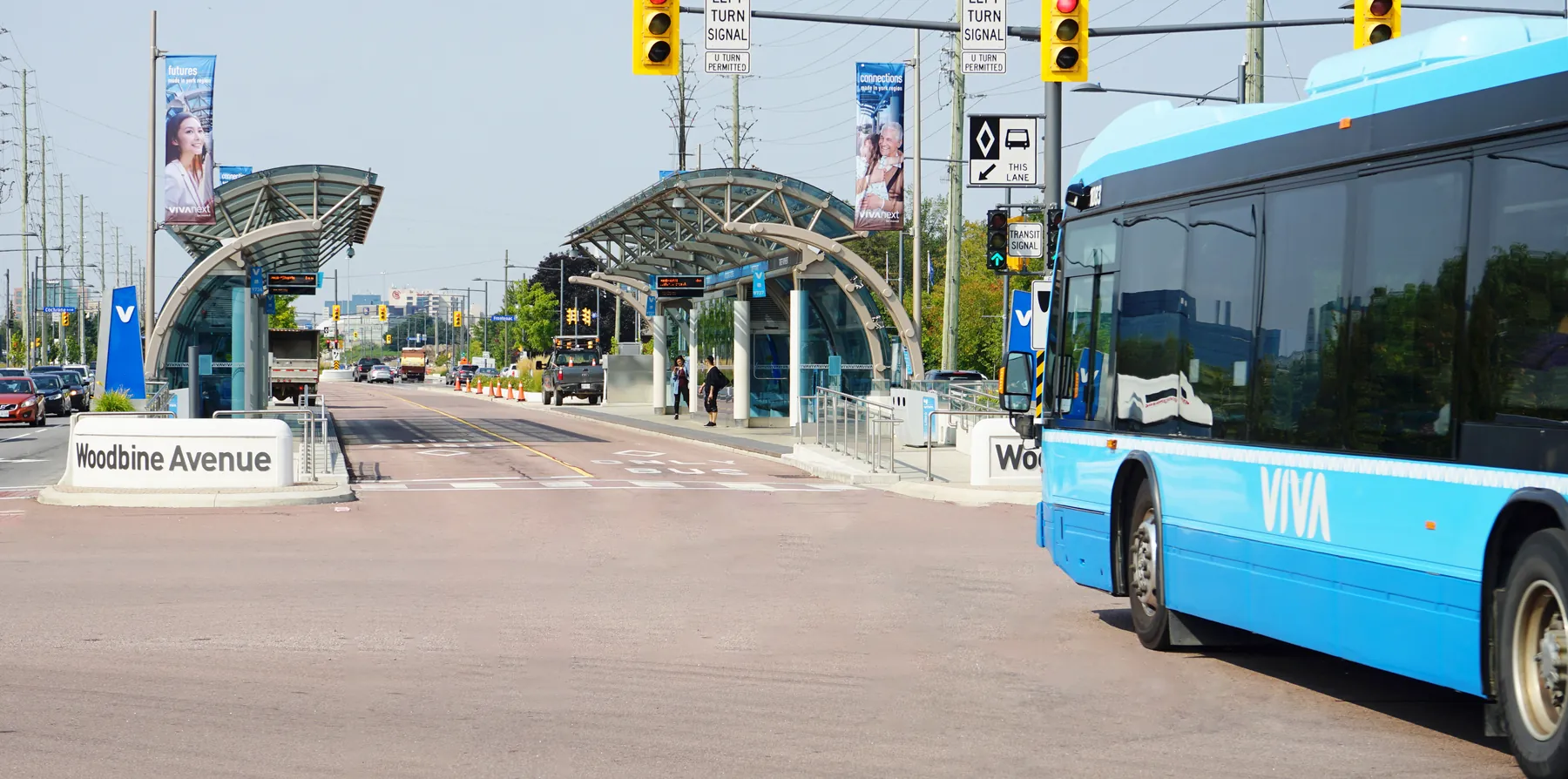 A Viva rapid transit bus beside the Woodbine Avenue station on Highway 7.